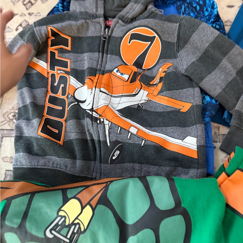 Boys 4T clothing bundle - Picture 11 of 12